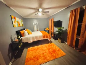 Ann’s Abode | Sleeps 8 w/ Garage Lounge - Image 3