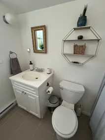 Cozy Lakefront Cabin Retreat - Image 3