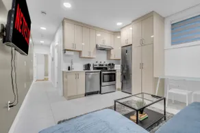 Kitsilano Getaway| Near Beach| Mins to Downtown - Image 4