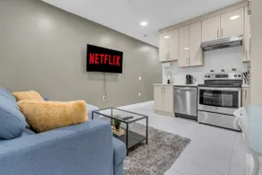 Kitsilano Getaway| Near Beach| Mins to Downtown - Image 2