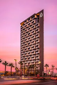 Luxury Boutique Suite Pool & Plaza - Image 4