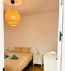 Serene and Minimalist Apartment/Heart of Malaga - Image 2