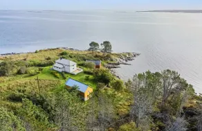 Holiday home by the lake on Frøya with kayak, SUP & boat - Image 2