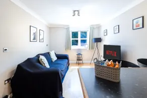 Newly Refurbished | Warwick | Free Parking | Wi-Fi - Image 4