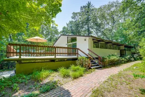 Gorgeous MCM Deck House Near Gillette Stadium! - Image 3