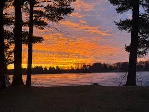 Lakefront Vacation Getaway - Image 2