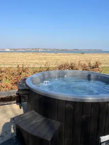 Fresh air on open terrace with view - Image 4