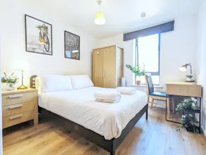 Morden 2-Bedroom Apt in Heart of City Centre - Image 2
