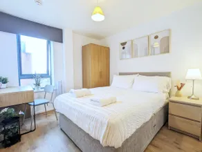Morden 2-Bedroom Apt in Heart of City Centre - Image 3