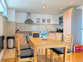 Morden 2-Bedroom Apt in Heart of City Centre - Image 5