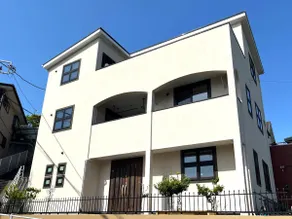 Hayama Sky & Sea Retreat | Terrace BBQ | Sleeps 10 - Image 2