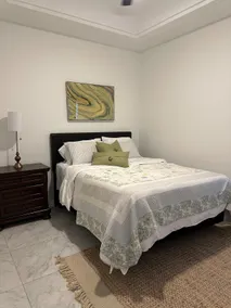 Carroll Estates 3 Bedroom Apartment Retreat - Image 3