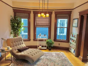 Historic Craftsman–Modern Luxury Near Park & Café - Image 2
