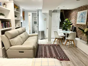 Comfort & Convenience on Capitol Hill - Image 2