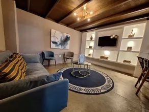 Spacious and Equipped 2-Story Loft in the Center. - Image 4