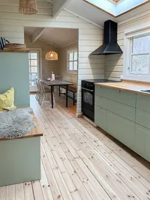 Charming log cabin close to the water and Hou - Image 5