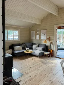 Charming log cabin close to the water and Hou - Image 3