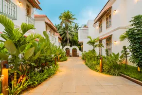 2-BHK Escape W/Pool, Steam Room & Comp breakfast - Image 5
