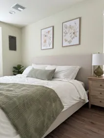Spacious Renovated 4BR – Sleeps 10 in Surprise - Image 3