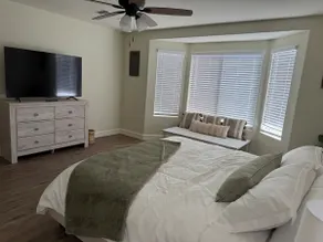 Spacious Renovated 4BR – Sleeps 10 in Surprise - Image 5