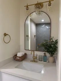 Spacious Renovated 4BR – Sleeps 10 in Surprise - Image 4