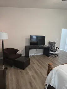 Beautiful New Home. - Image 5