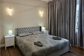 3 Bedrooms • 8 Guests • Parking 3 Cars - Image 5