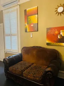 1 Bedroom Apt Loft - Great Location - Image 2
