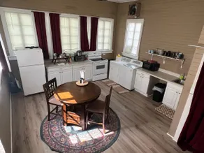 1 Bedroom Apt Loft - Great Location - Image 4