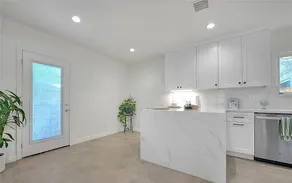 25 mins to DTLA & Disney 3BR Cozy & Spacious - Image 5