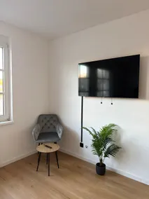 Union Suite Apartment Near Train Station - Image 4