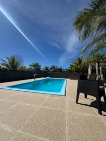 Beach house with pool - Image 5