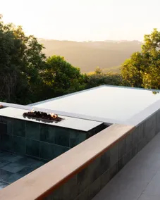 Chalet with heated pool and whirlpool - Image 4