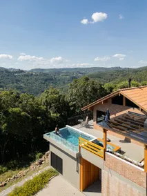 Chalet with heated pool and whirlpool - Image 2