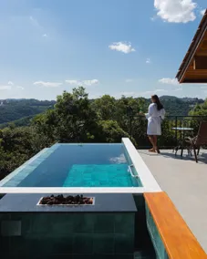 Chalet with heated pool and whirlpool - Image 5