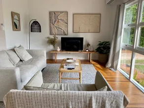 Mid Century Bungalow - entire home - Image 4