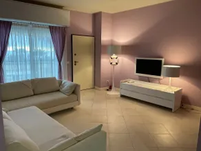 Seaside residence with private parking space - Image 4