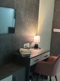 Elegant Studio Apt in West Delhi - Image 4