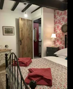 Spacious 2 bed house with pool - Image 3