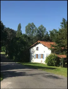 Spacious 2 bed house with pool - Image 2