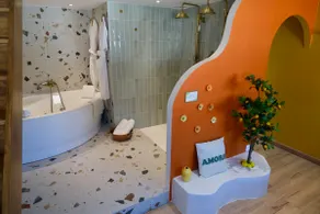 Travel in Italy: Duo shower • Spa • Hammock • Amore - Image 3