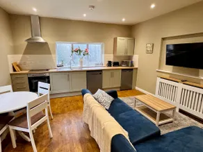 Bungalow with field views near Worcester, sleeps 4 - Image 4