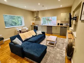 Bungalow with field views near Worcester, sleeps 4 - Image 2