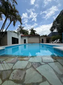 House with Pool and Jacuzzi · Ideal for Groups - Image 4