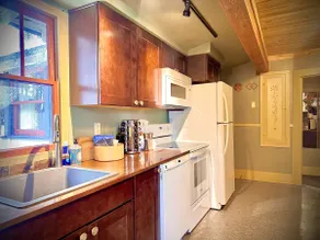 The Art House | Hot Tub | Sleeps 13 - Image 3