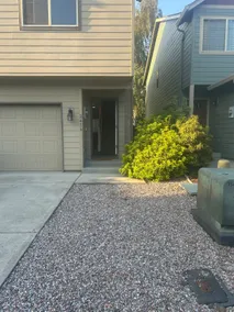 3BR 2BA Townhouse close to shops, hospital & sips - Image 3