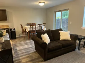 3BR 2BA Townhouse close to shops, hospital & sips - Image 5