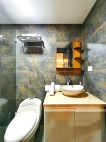 A four-person suite facing the CCI Financial Platform - Image 5