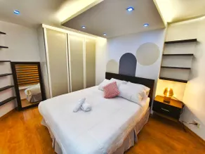 A four-person suite facing the CCI Financial Platform - Image 4
