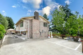 Free Parking| Great Location - Image 3